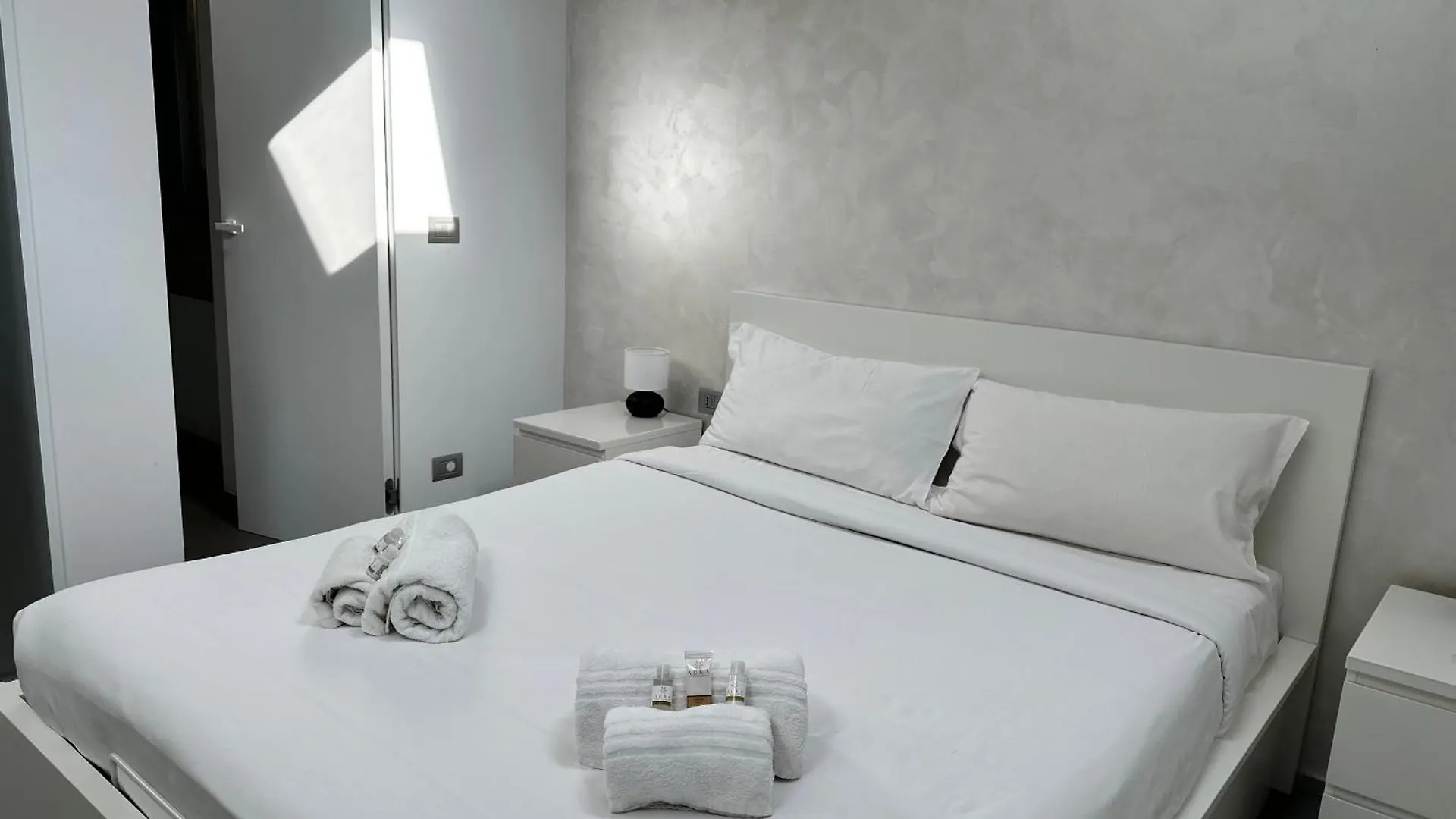 Xenia Apartments Milaan 0*,